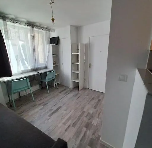 Palais De Justice Apartment *